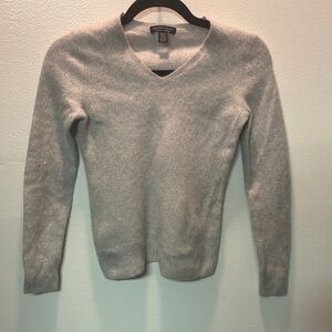 Saks Fifth Avenue 100% Cashmere Sweater szXXS in stone grey
